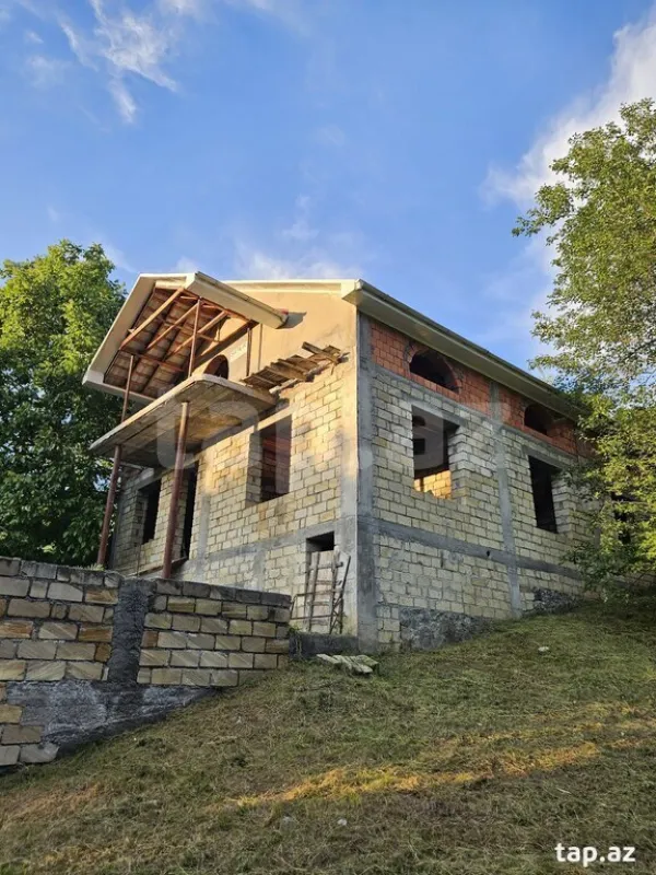 Satılır 6 otaqlı həyət evi 300 m²