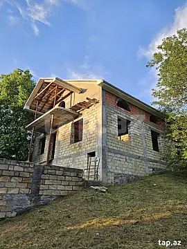 Satılır 6 otaqlı həyət evi 300 m²