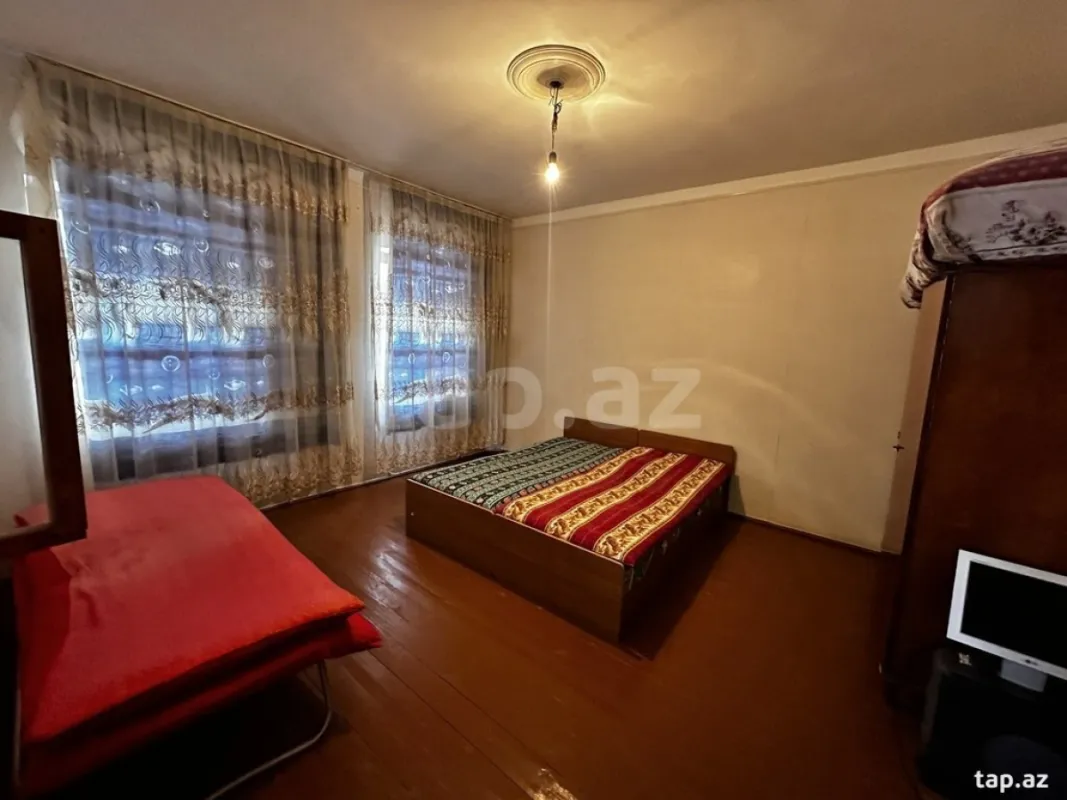 Satılır 5 otaqlı həyət evi