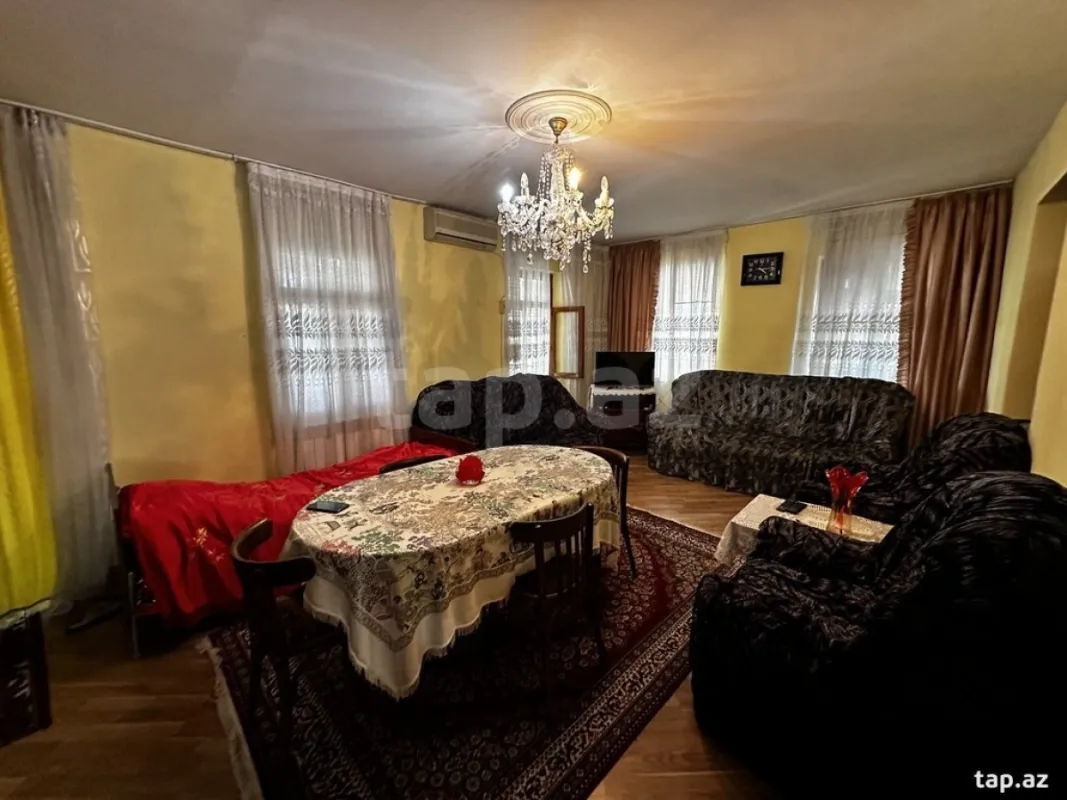 Satılır 5 otaqlı həyət evi