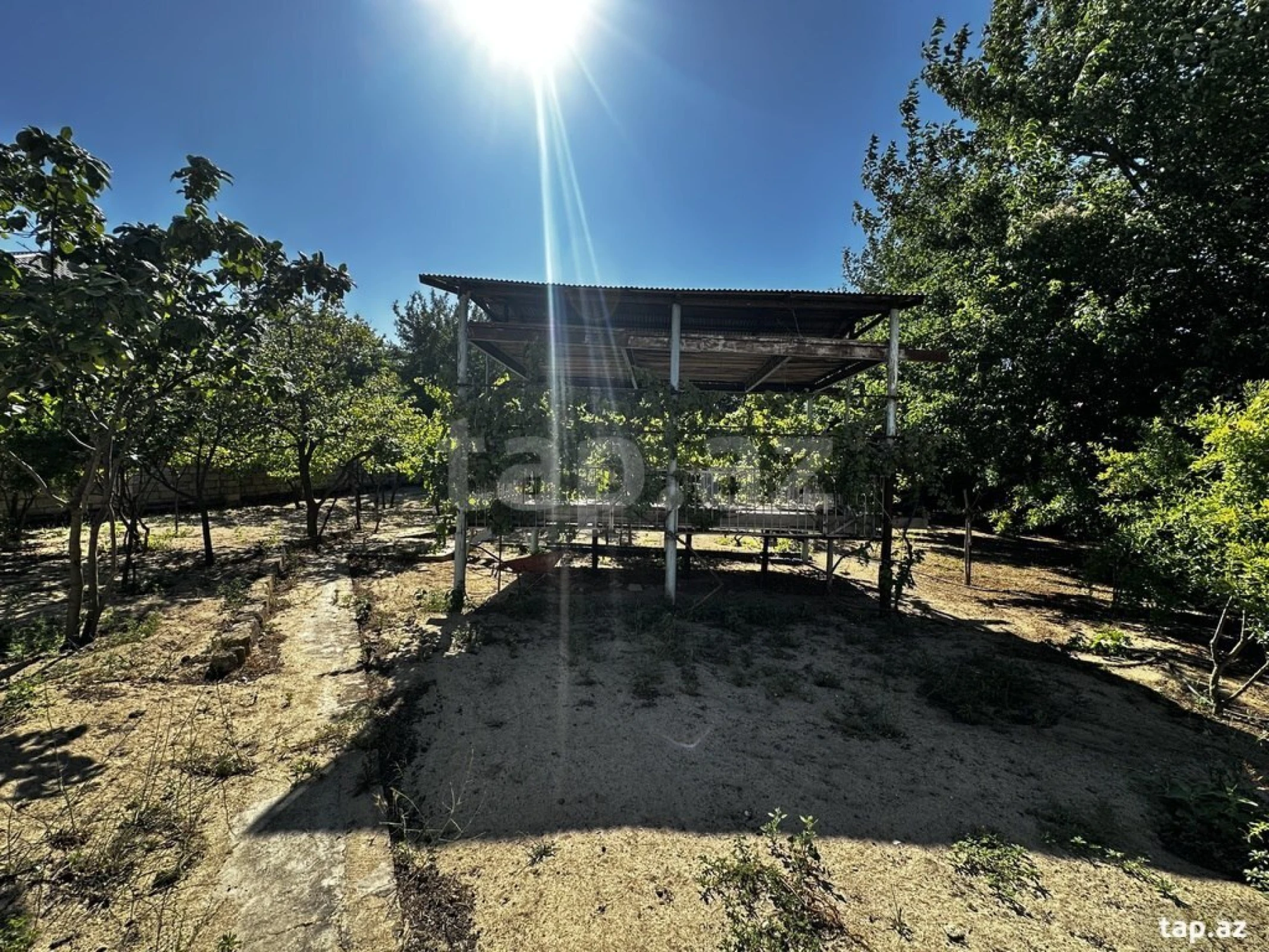 Satılır 5 otaqlı həyət evi