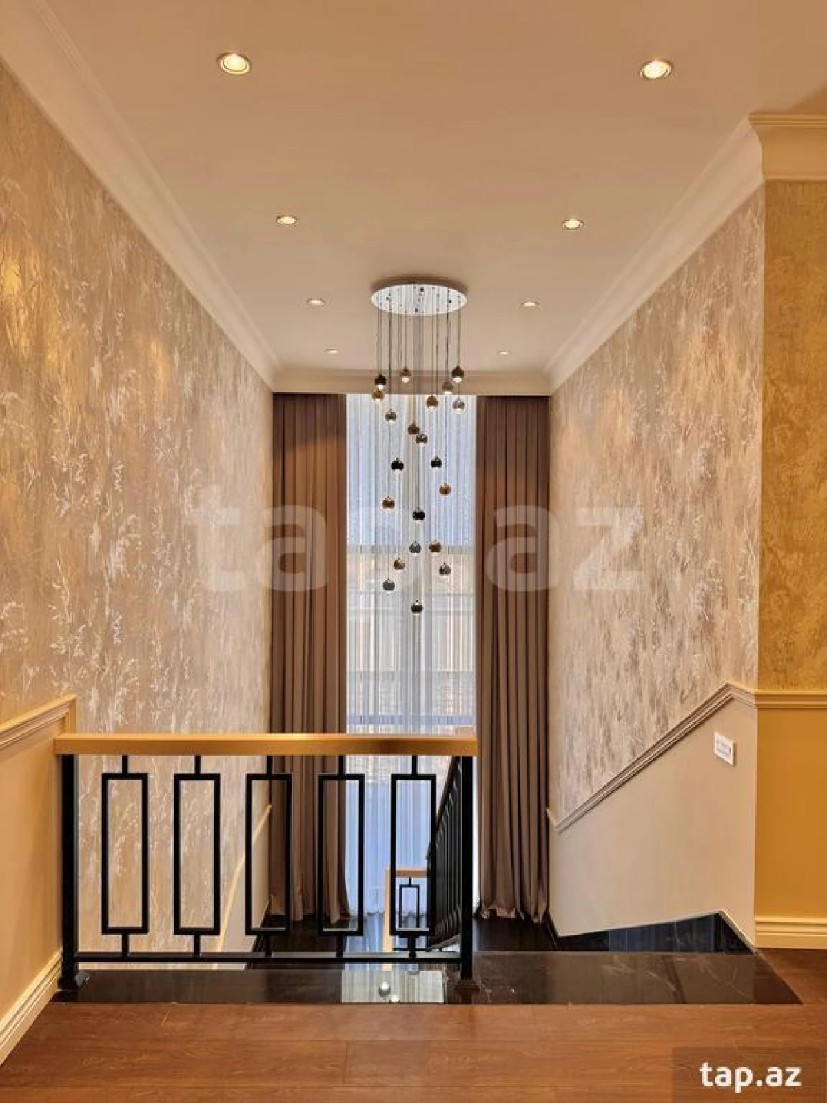 Satılır 5 otaqlı həyət evi