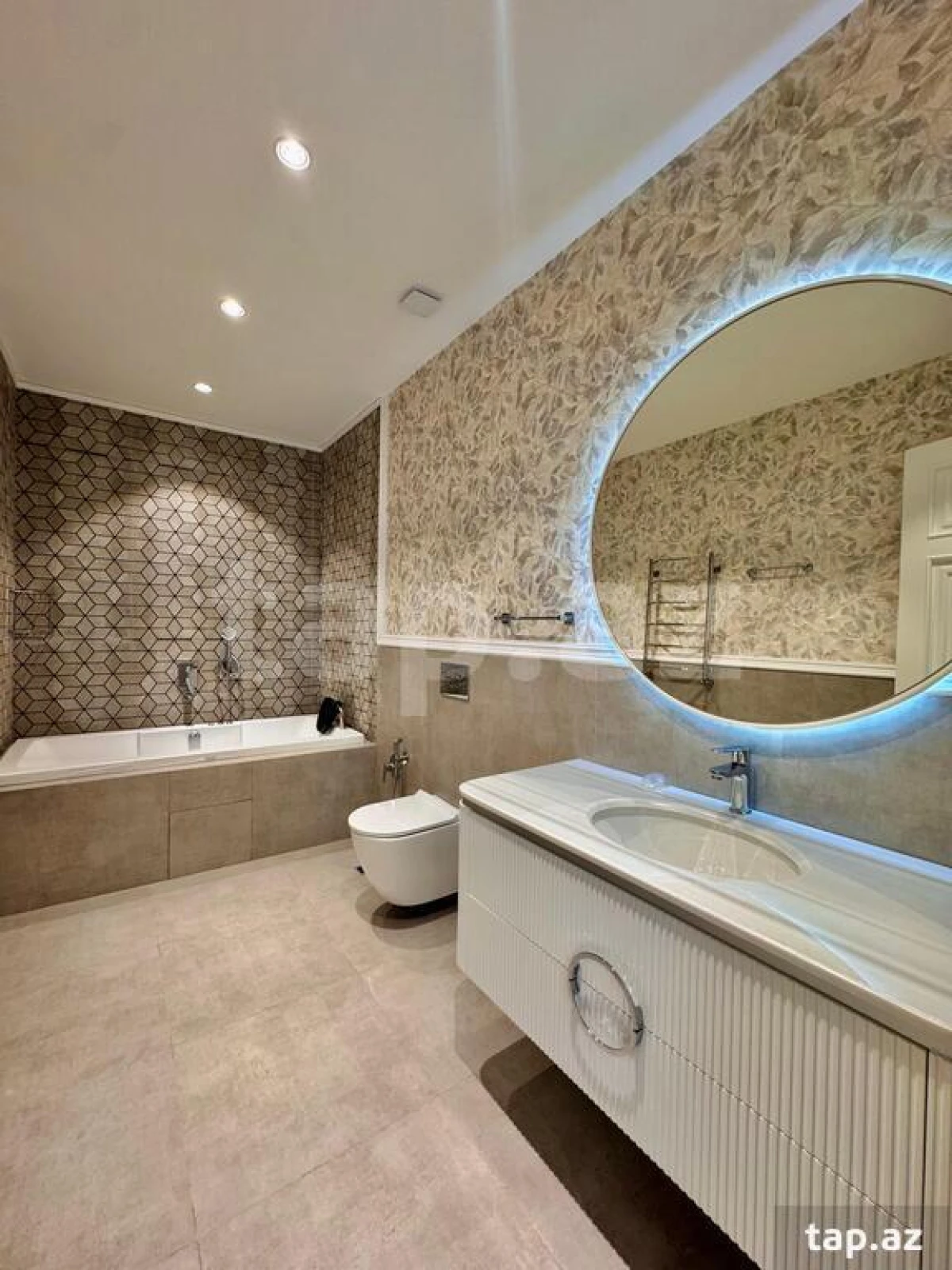 Satılır 5 otaqlı həyət evi