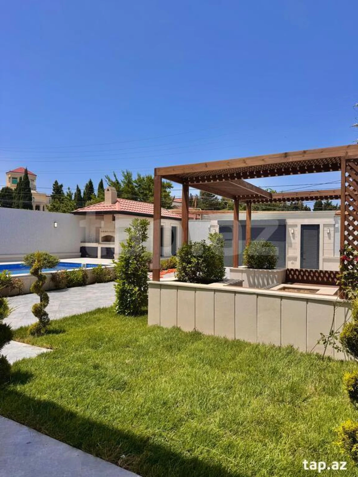 Satılır 5 otaqlı həyət evi