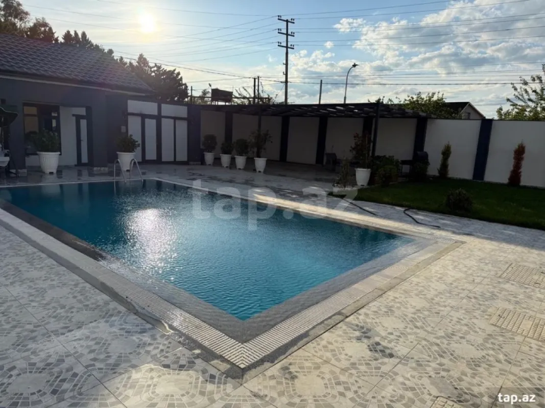 Satılır 5 otaqlı həyət evi