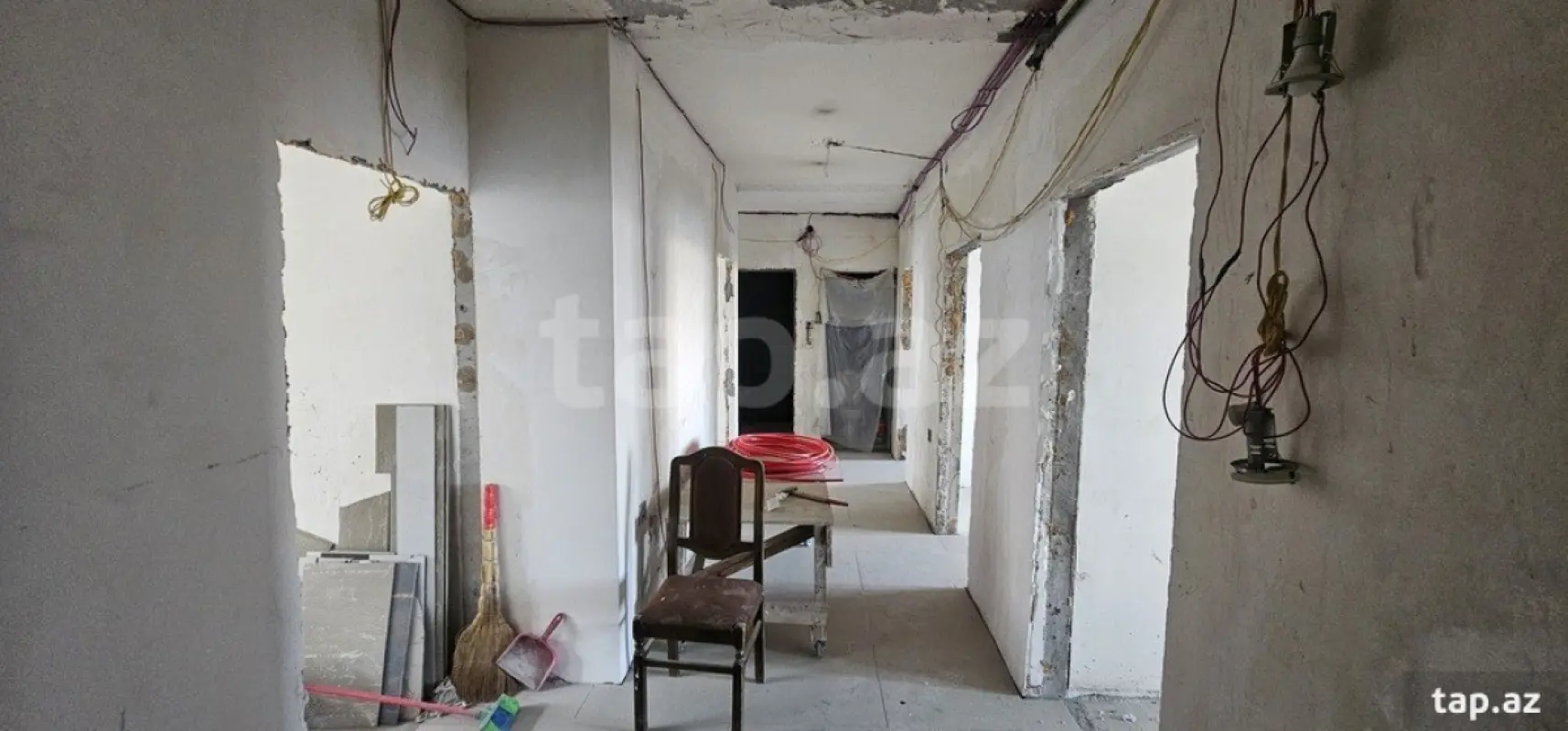 Satılır 6 otaqlı mənzil 121.8 m²