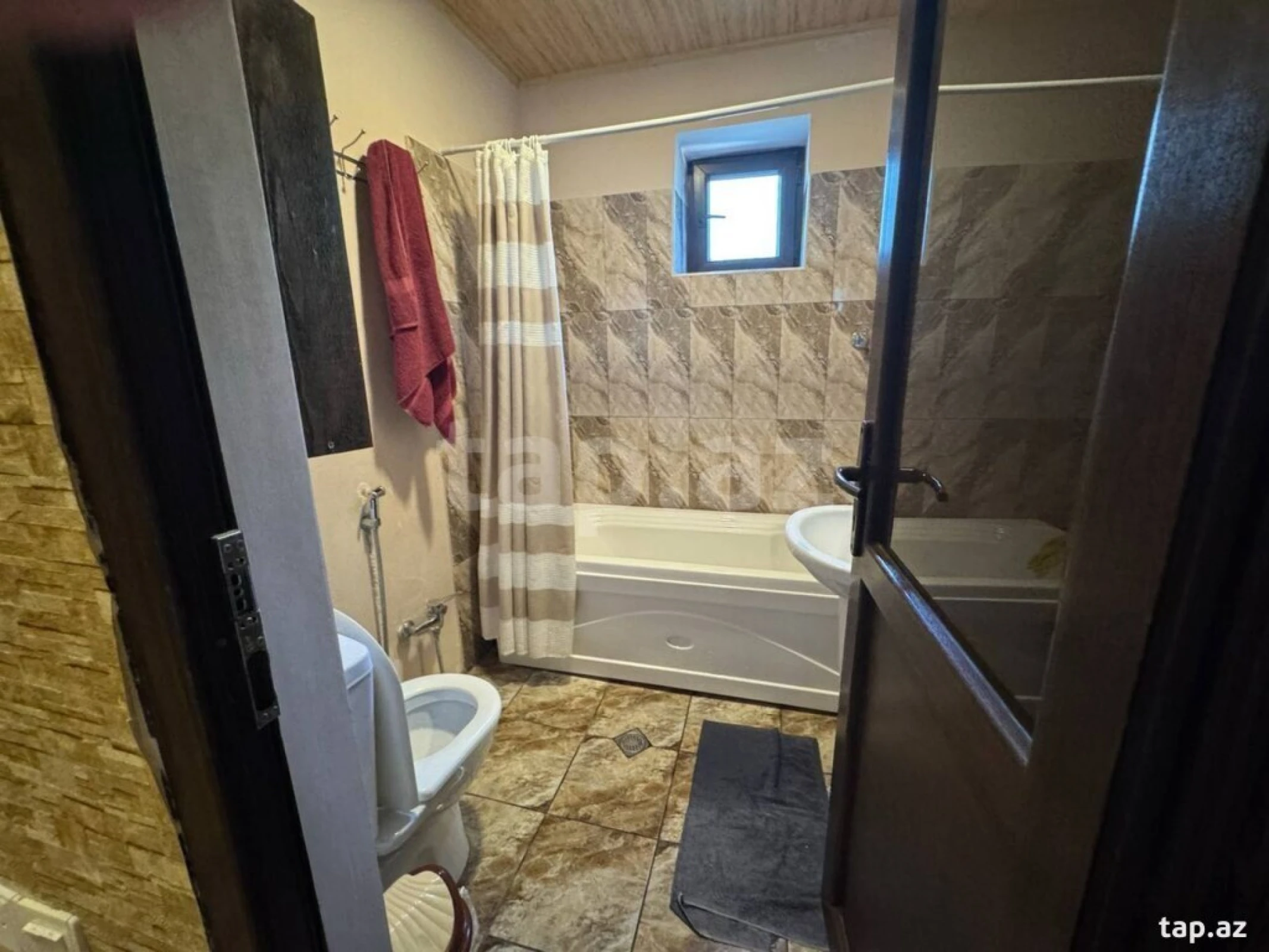 Satılır 5 otaqlı həyət evi