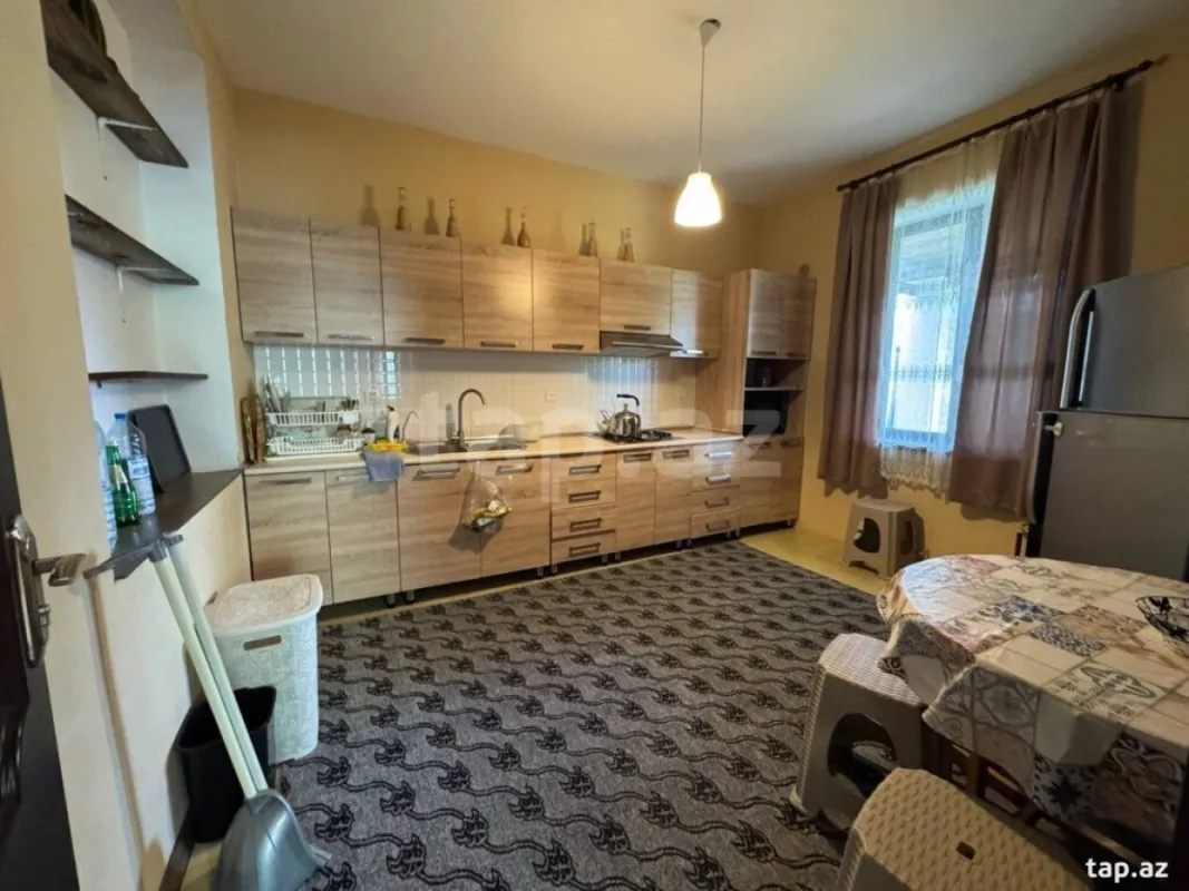 Satılır 5 otaqlı həyət evi