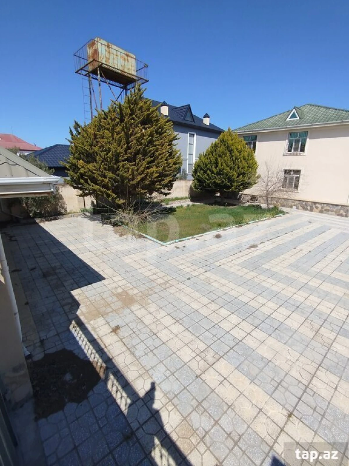 Satılır 4 otaqlı həyət evi 200 m²