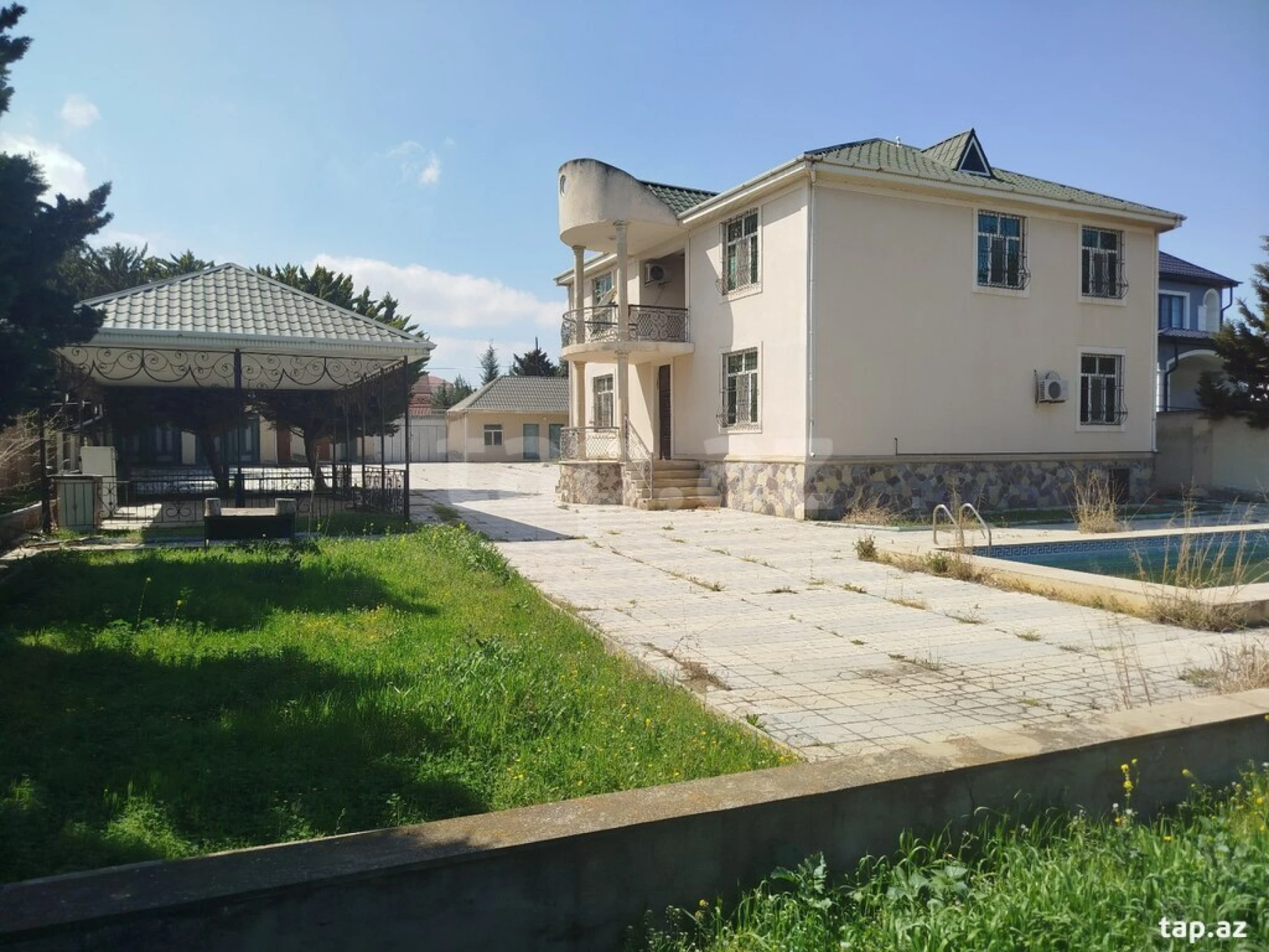 Satılır 4 otaqlı həyət evi 200 m²