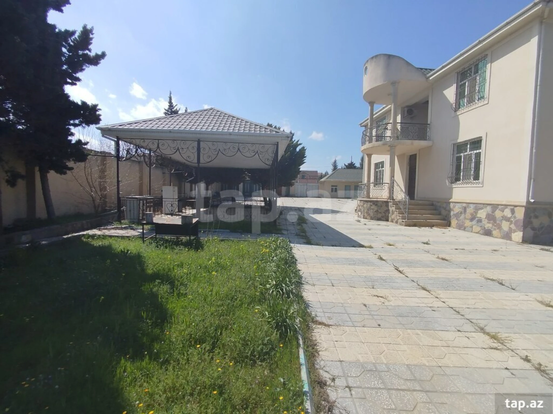 Satılır 4 otaqlı həyət evi 200 m²