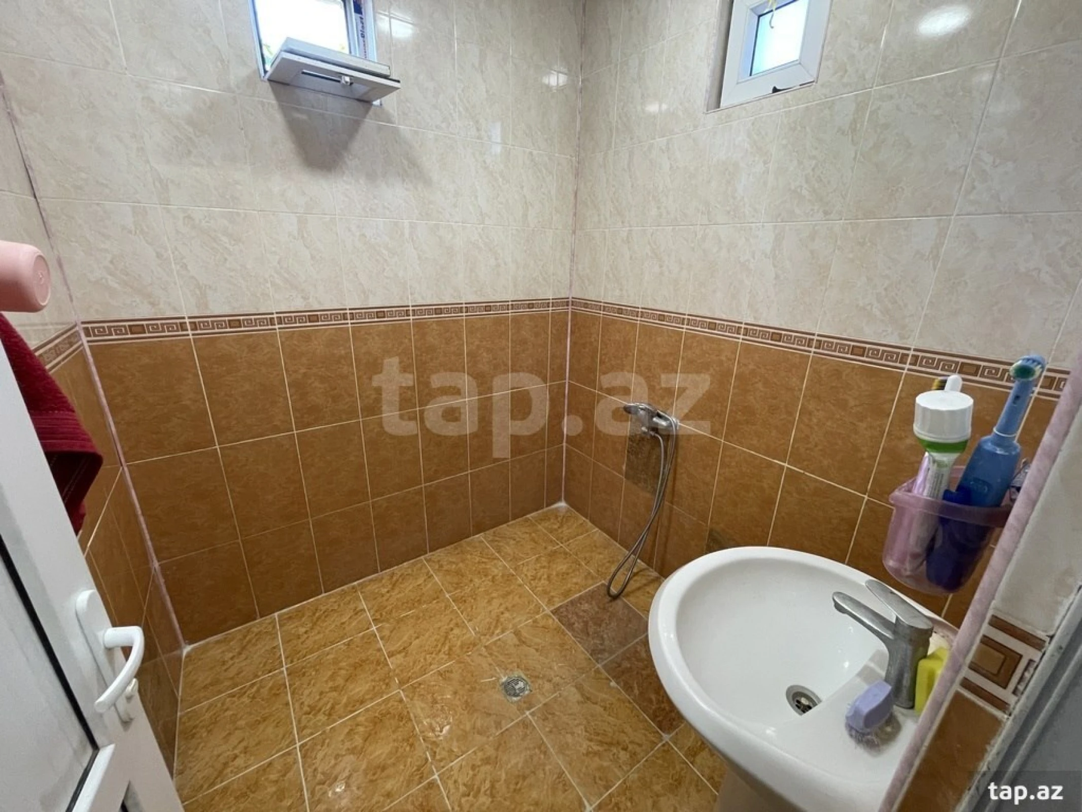 Kirayə verilir 6 otaqlı həyət evi