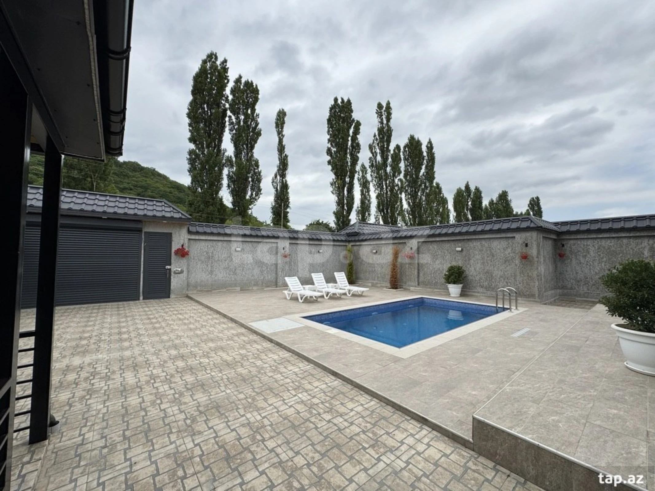 Kirayə verilir 4 otaqlı həyət evi