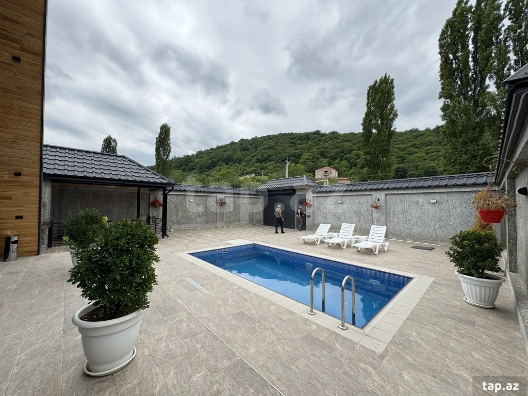 Kirayə verilir 4 otaqlı həyət evi