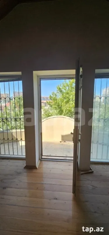 Kirayə verilir 9 otaqlı həyət evi 600 m²