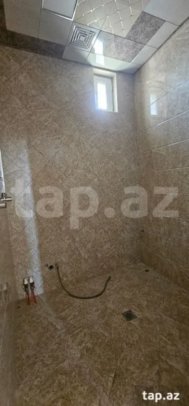 Kirayə verilir 9 otaqlı həyət evi 600 m²