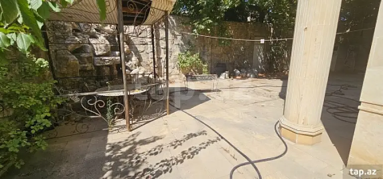 Kirayə verilir 9 otaqlı həyət evi 600 m²