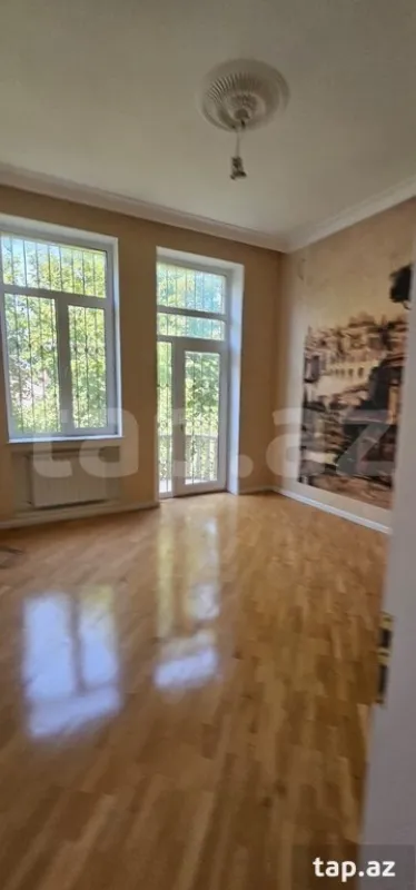 Kirayə verilir 9 otaqlı həyət evi 600 m²