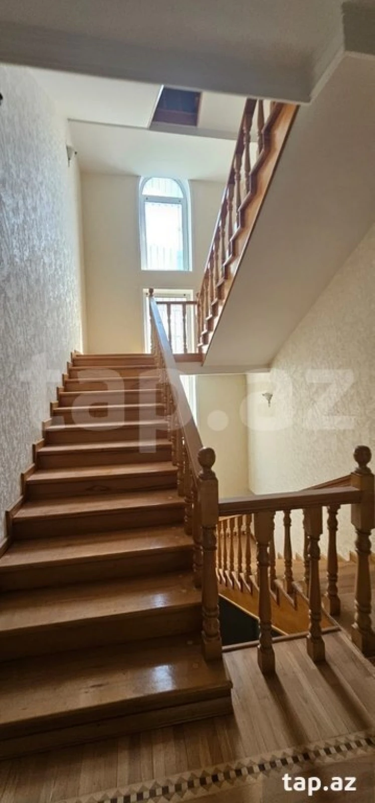 Kirayə verilir 9 otaqlı həyət evi 600 m²