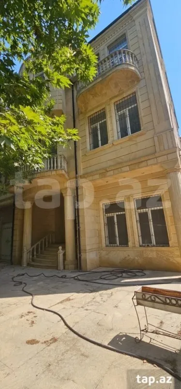 Kirayə verilir 9 otaqlı həyət evi 600 m²