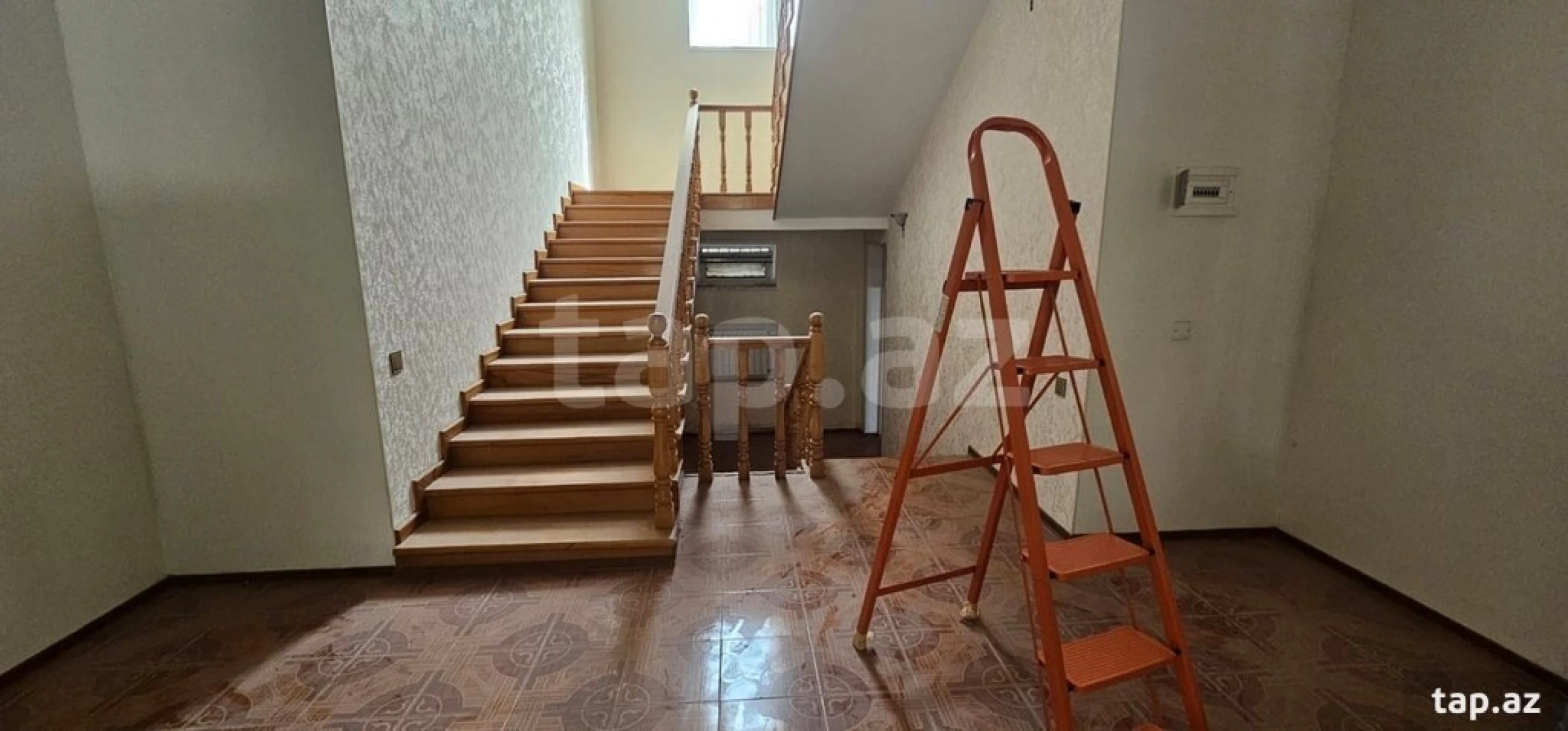 Kirayə verilir 9 otaqlı həyət evi 600 m²