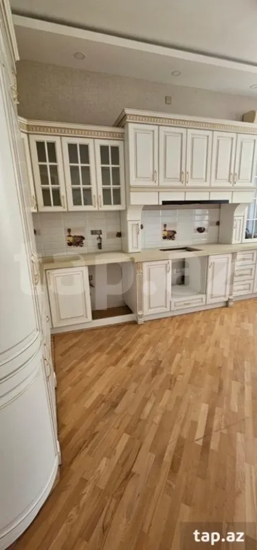 Kirayə verilir 9 otaqlı həyət evi 600 m²