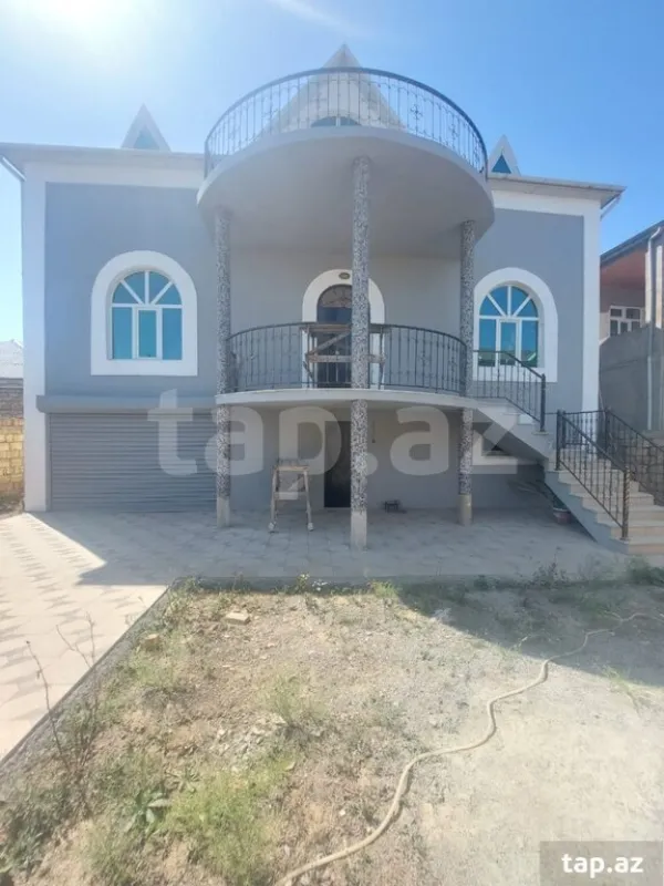 Satılır 6 otaqlı həyət evi