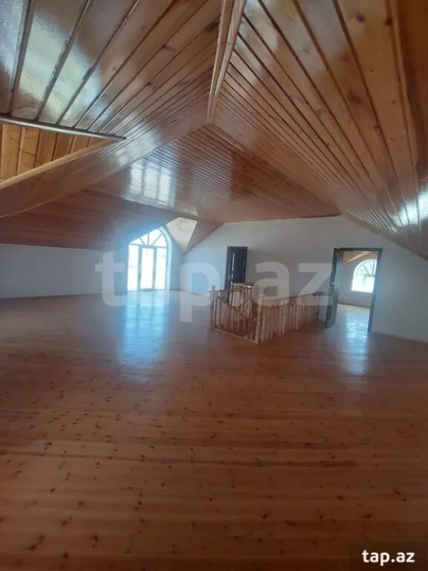 Satılır 6 otaqlı həyət evi