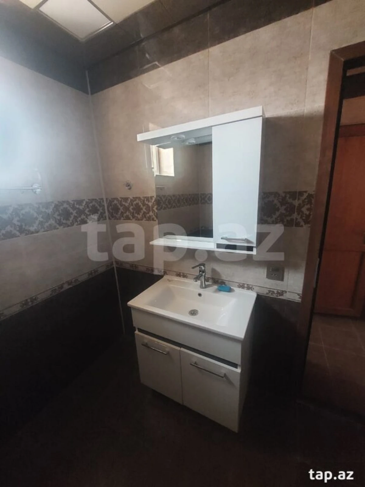 Satılır 6 otaqlı həyət evi