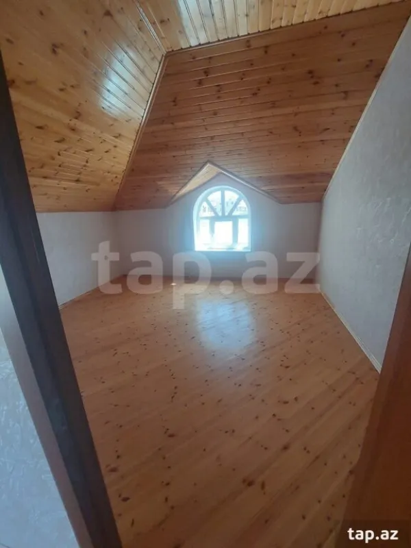 Satılır 6 otaqlı həyət evi