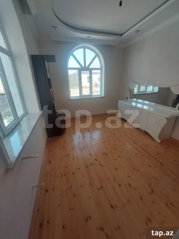 Satılır 6 otaqlı həyət evi