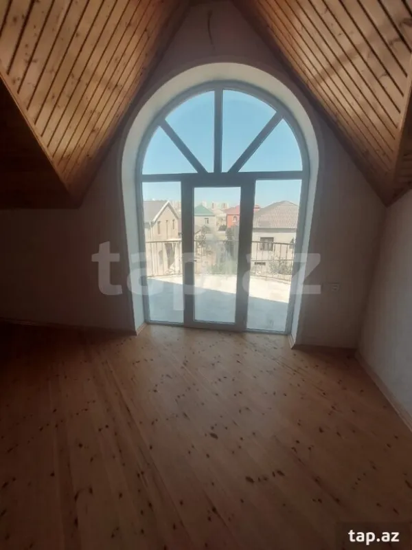 Satılır 6 otaqlı həyət evi