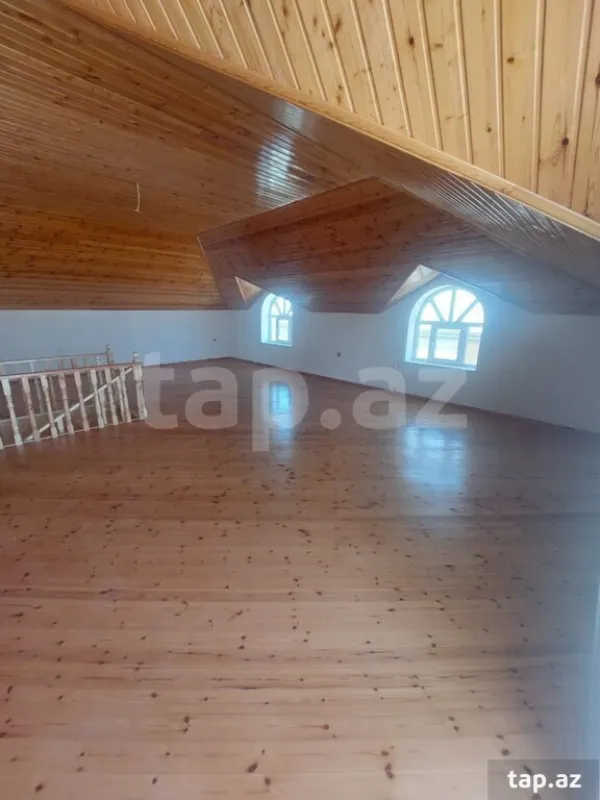 Satılır 6 otaqlı həyət evi