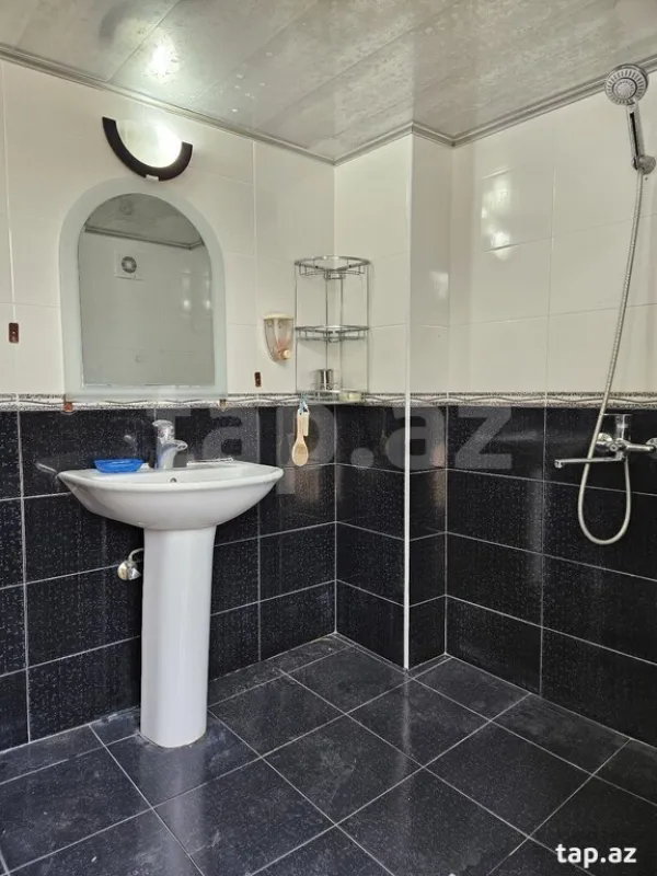 Kirayə verilir 5 otaqlı həyət evi