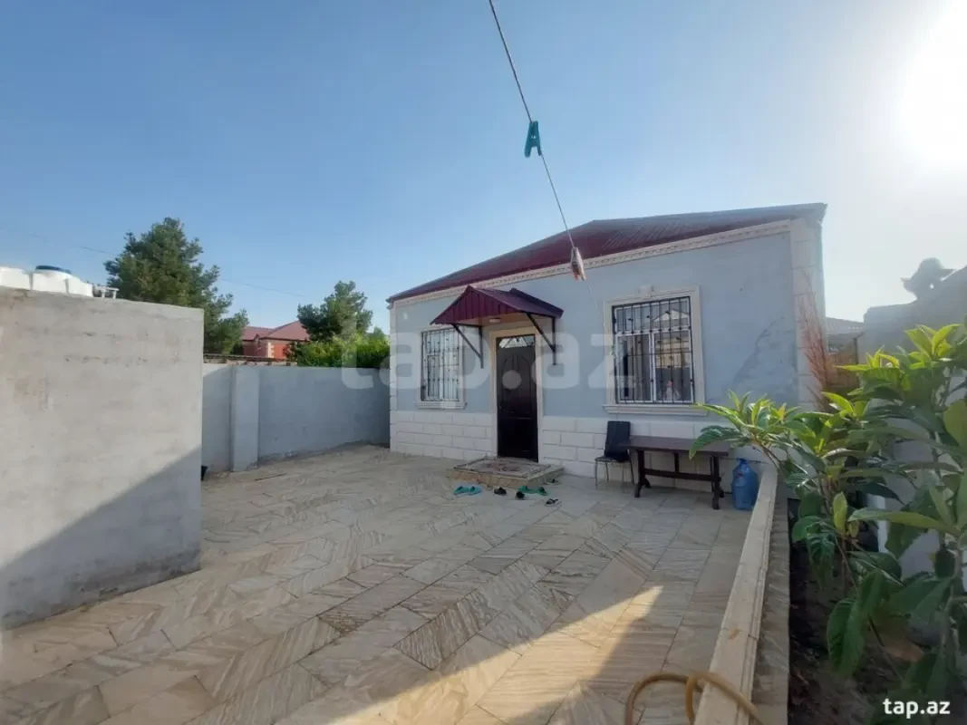 Satılır 4 otaqlı həyət evi 300 m²