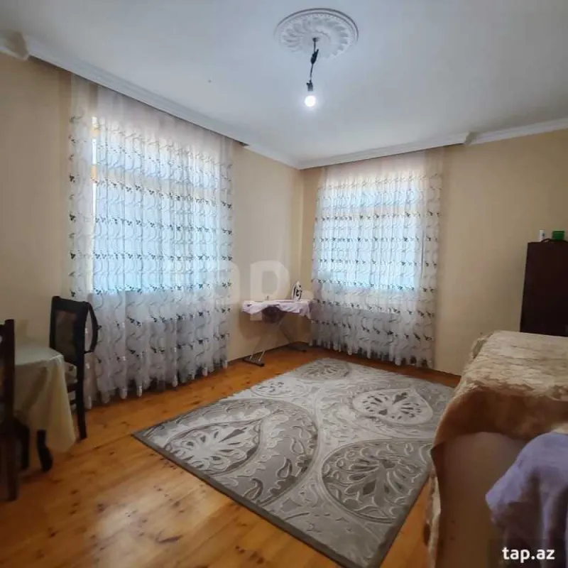 Satılır 4 otaqlı həyət evi