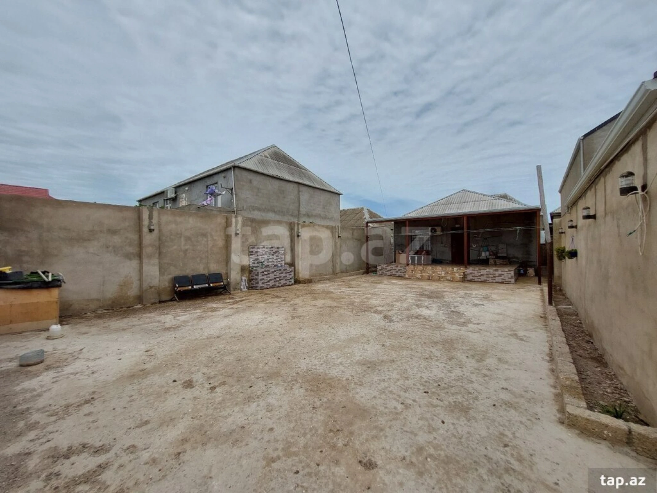 Satılır 3 otaqlı həyət evi