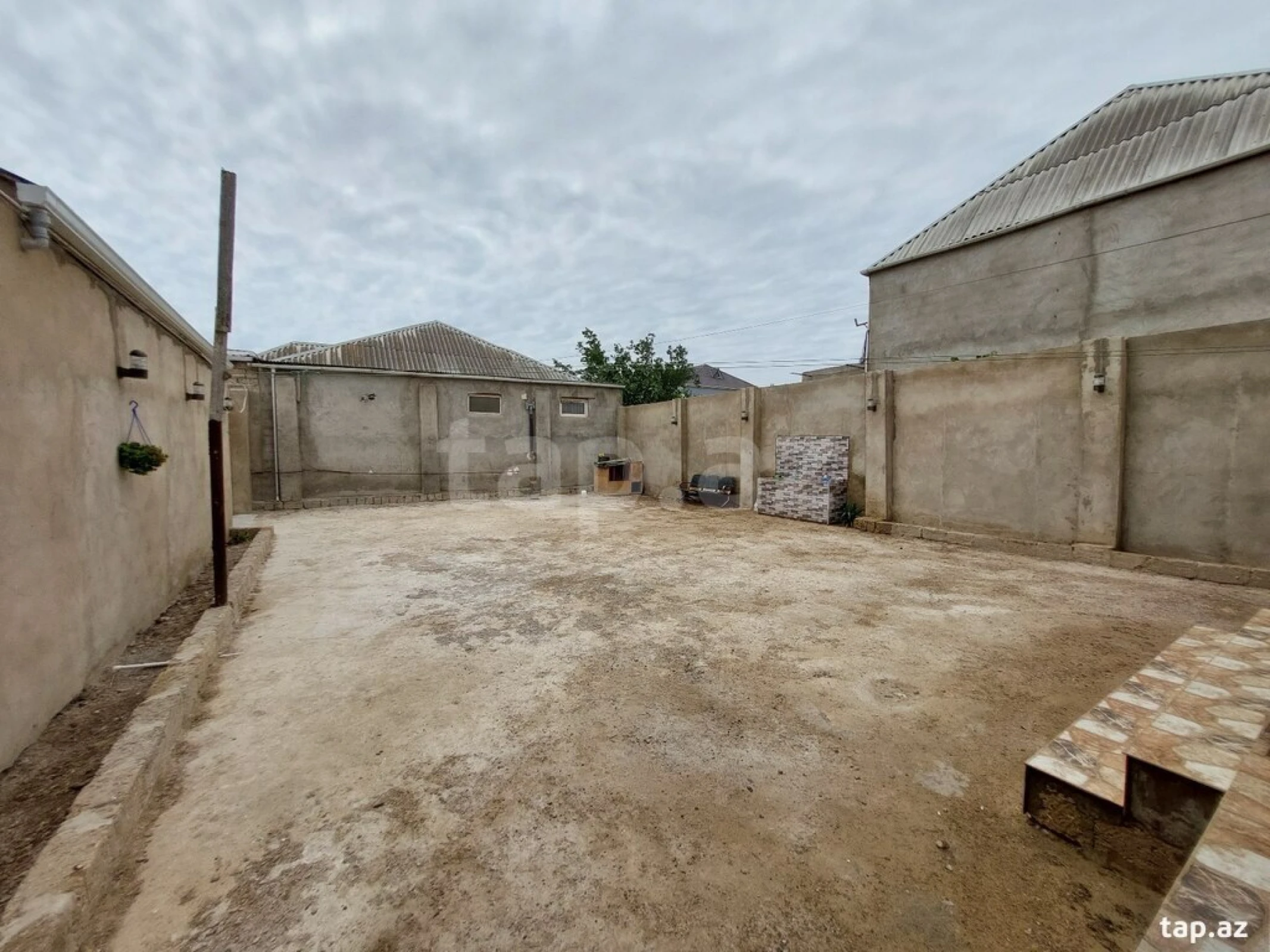 Satılır 3 otaqlı həyət evi