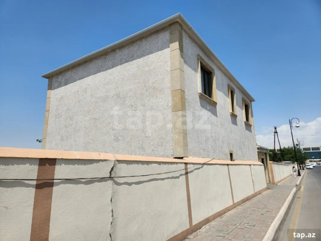 Satılır 7 otaqlı həyət evi 310.9 m²