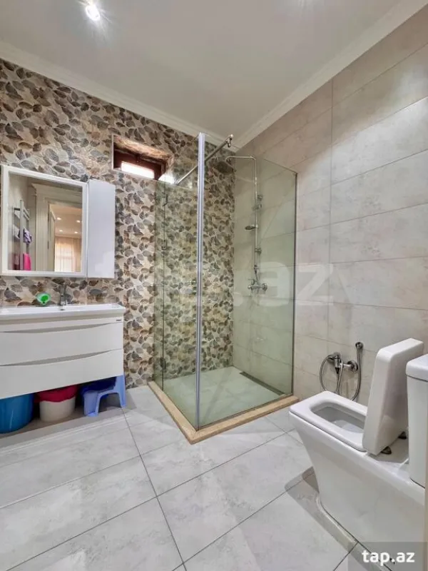 Satılır 7 otaqlı həyət evi