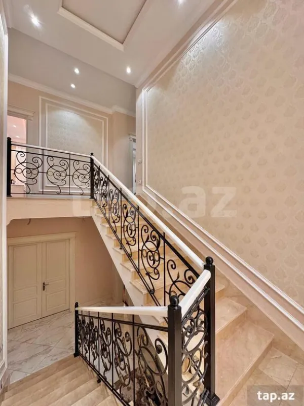 Satılır 7 otaqlı həyət evi