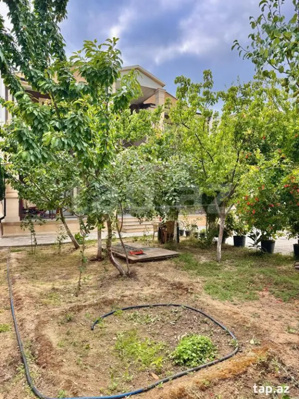 Satılır 7 otaqlı həyət evi