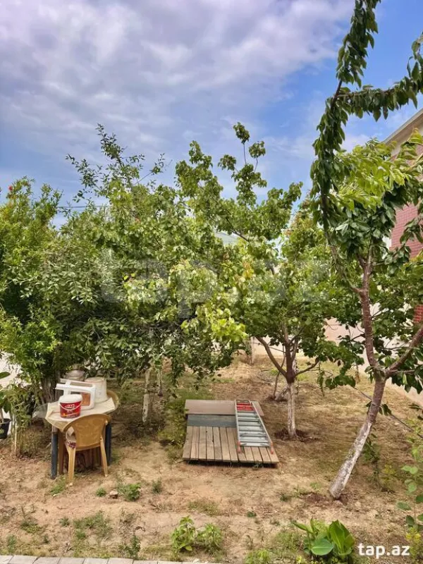 Satılır 7 otaqlı həyət evi