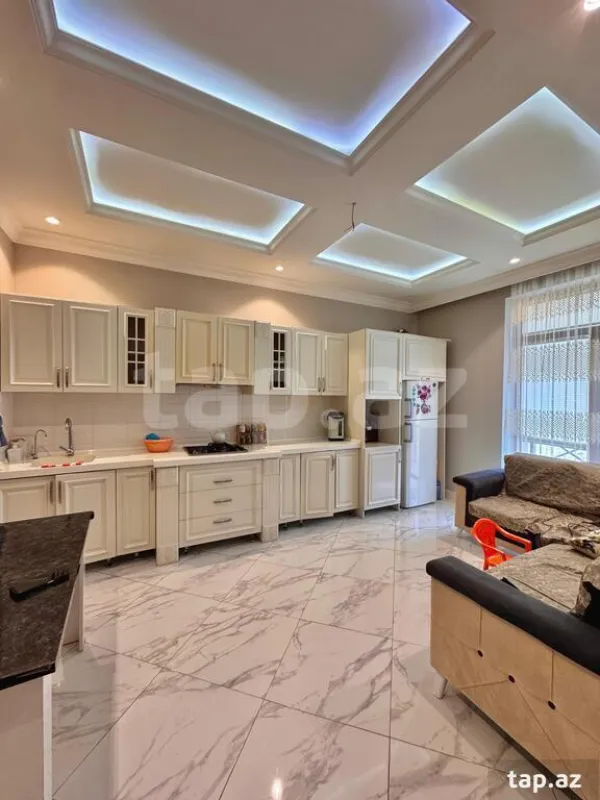 Satılır 7 otaqlı həyət evi