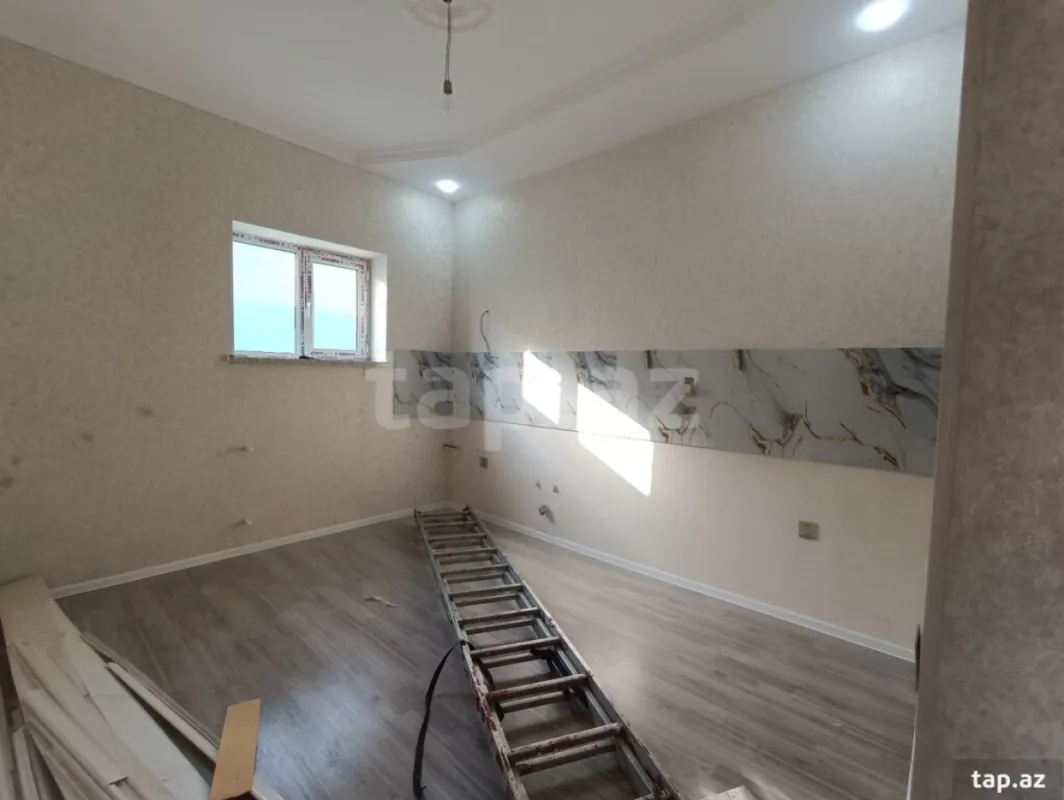 Satılır 4 otaqlı həyət evi