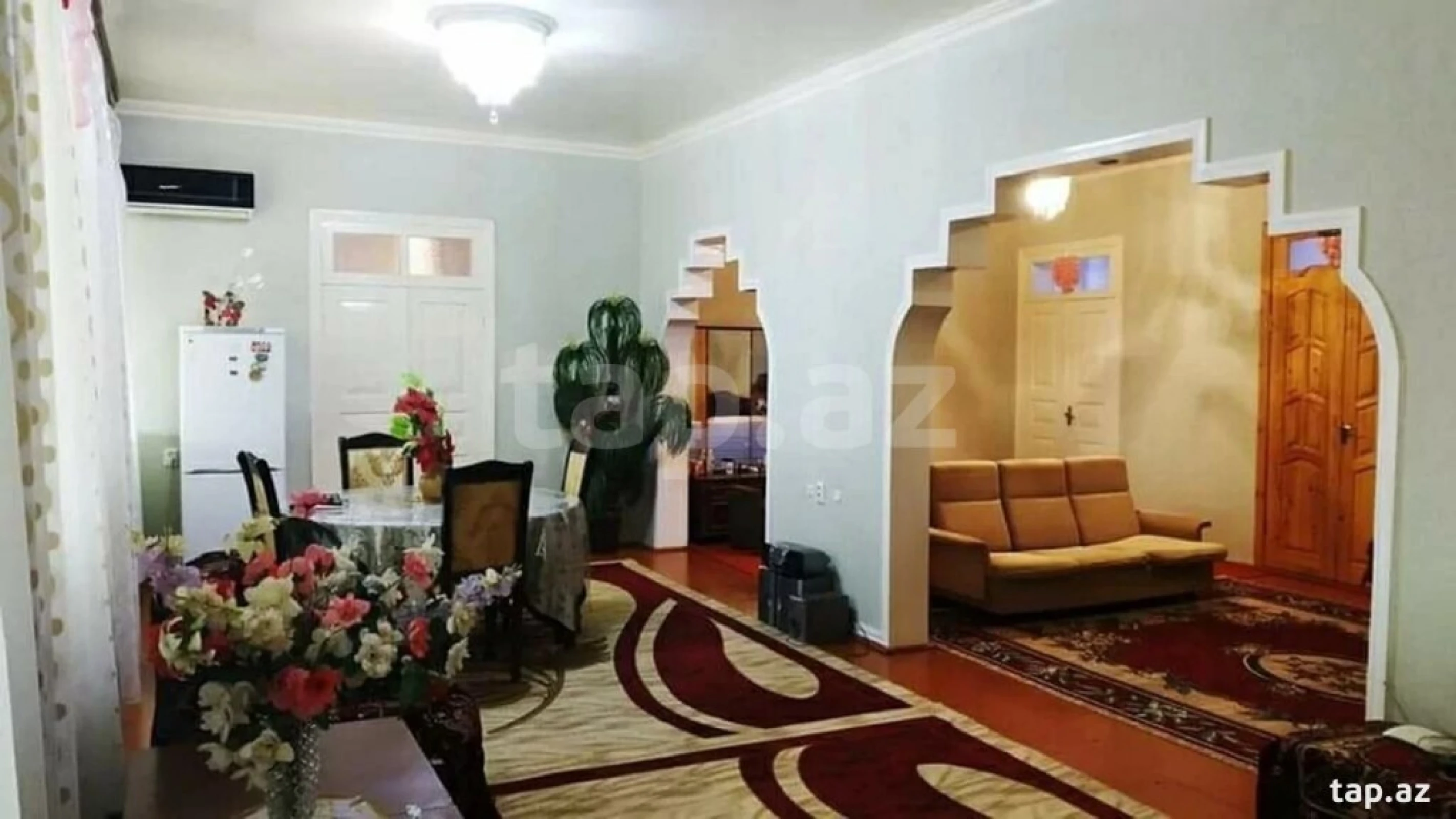 Satılır 11 otaqlı həyət evi