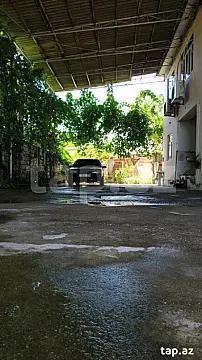 Satılır 11 otaqlı həyət evi