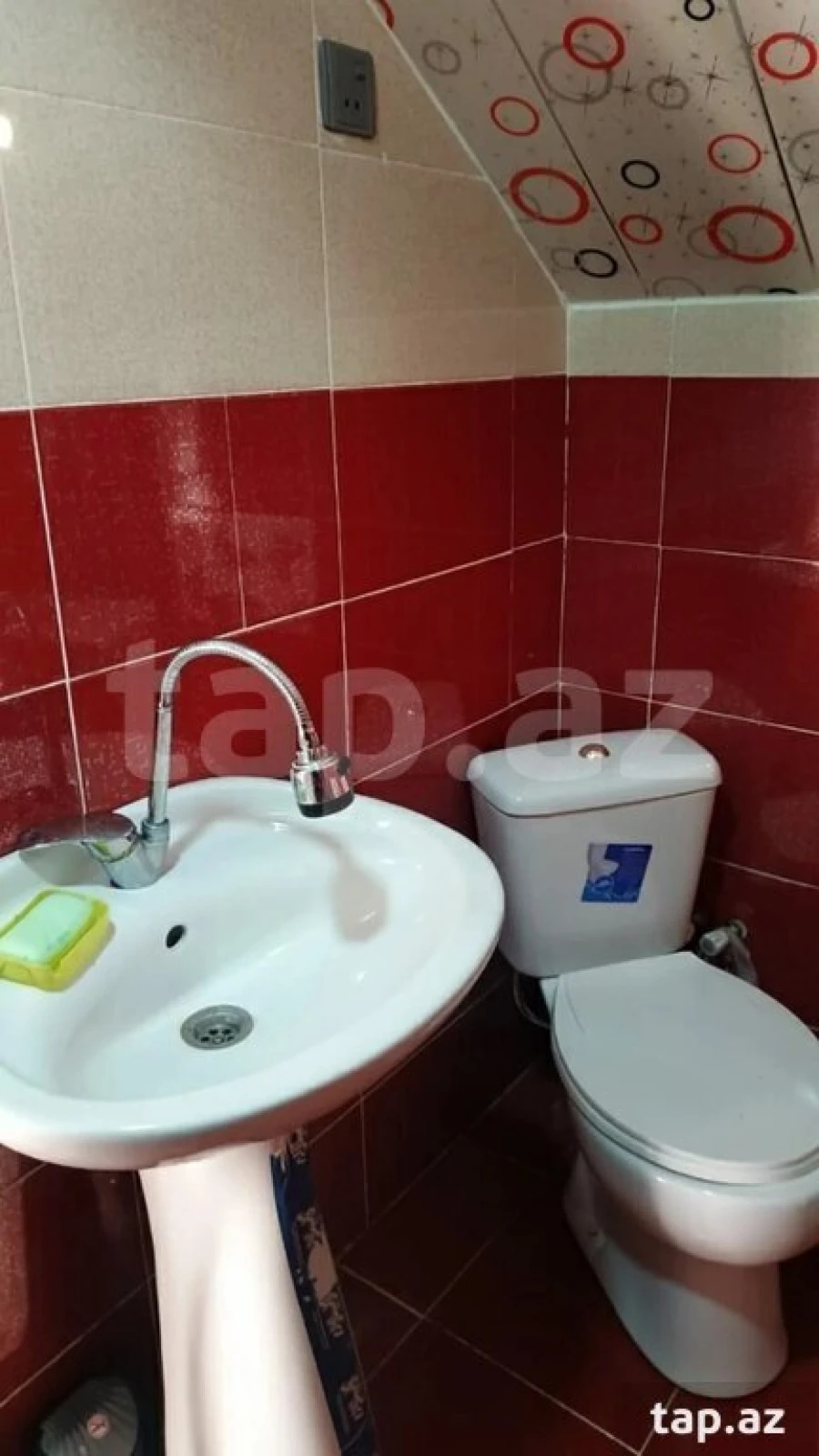 Satılır 11 otaqlı həyət evi