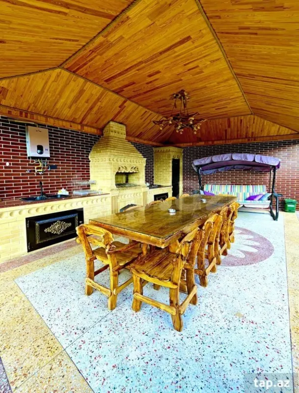 Satılır 7 otaqlı həyət evi