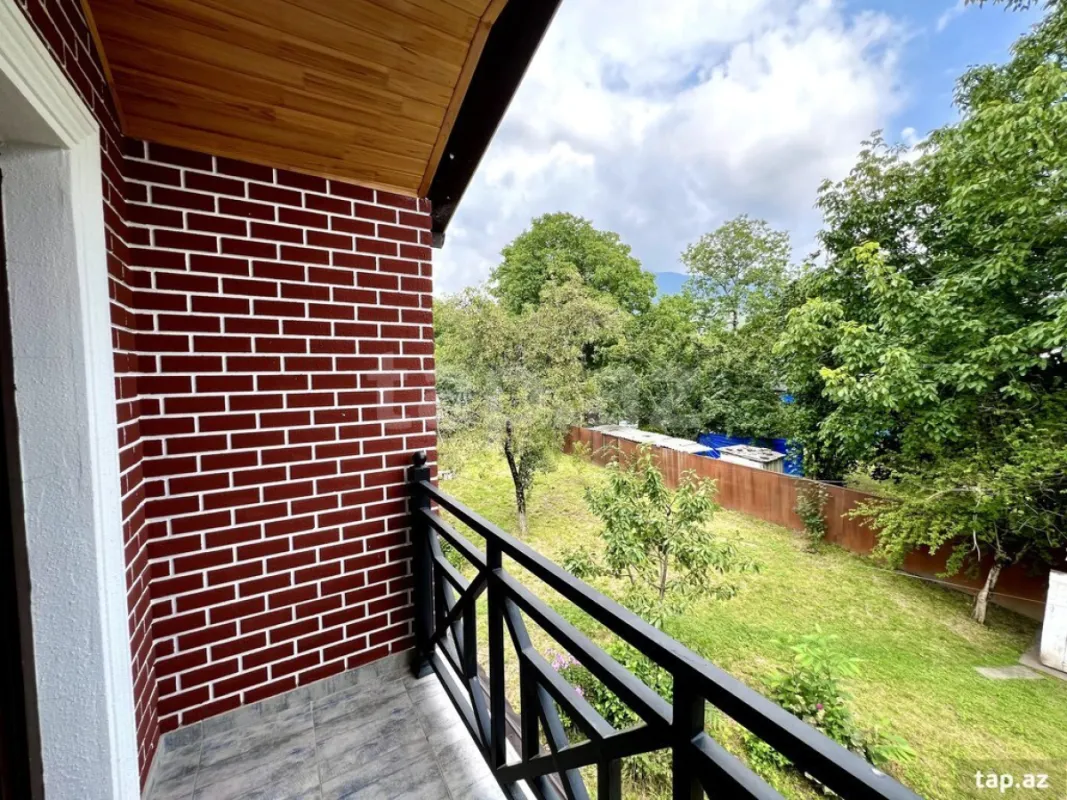 Satılır 7 otaqlı həyət evi